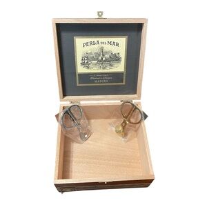 Perla Del Mar Cigar box with Gold and Silver Scissors Set